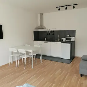 Apartment Brand New #21 With Free Secure Parking In The Center, Prag