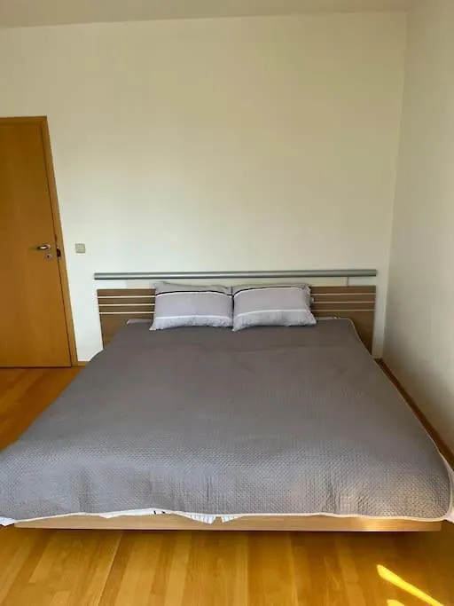Apartment Hurka - 15 Min Do Centra, Garaz Prag