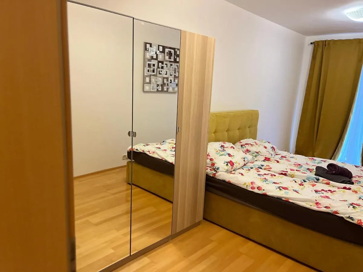 Apartment Hurka - 15 Min Do Centra, Garaz براغ 0*,